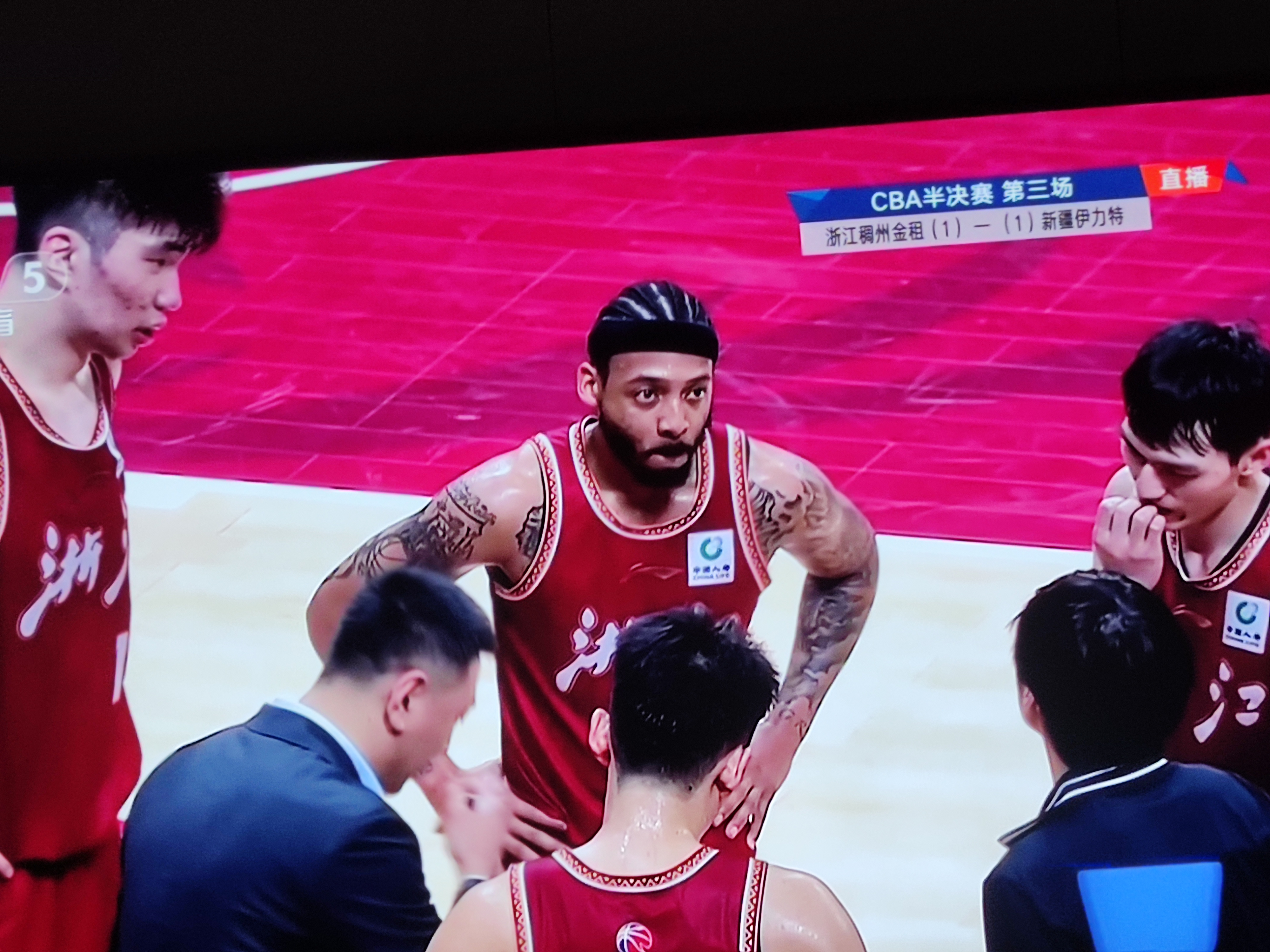 清晨华盛顿奇才调整名单以备足总杯，豪取连胜环节打磨，球迷炸锅，高层口径保持一致(快船4巨合砍81分)